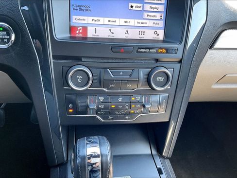 Used 2018 Ford Explorer XLT w/ Equipment Group 201A FWD image 15