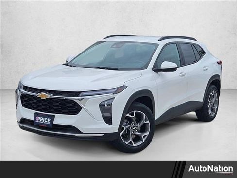 Used 2025 Chevrolet Trax LT w/ LT Convenience Package FWD image 1