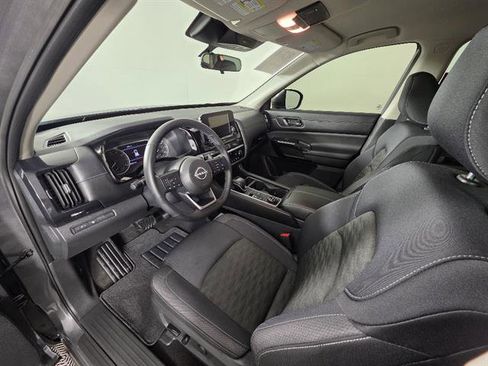 Used 2024 Nissan Pathfinder SV image 32