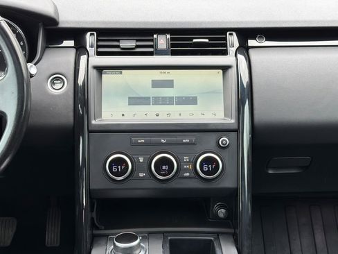 Used 2019 Land Rover Discovery SE image 13