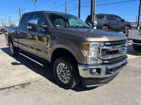Used 2021 Ford F250 XLT w/ XLT Premium Package image 4