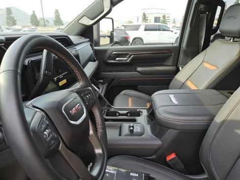 Used 2024 GMC Sierra 2500 AT4 w/ AT4 Premium Plus Package AWD/4WD image 3