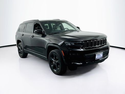 Used 2023 Jeep Grand Cherokee L Laredo AWD/4WD image 3