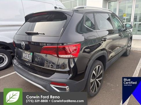 Used 2023 Volkswagen Taos SE w/ Panoramic Sunroof Package image 5