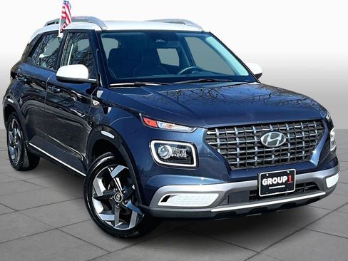 Used 2024 Hyundai Venue Limited image 3