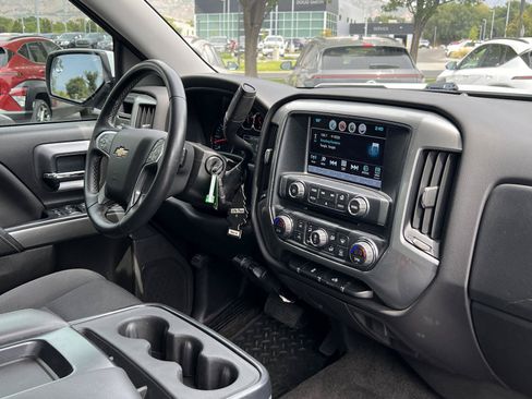 Used 2018 Chevrolet Silverado 1500 LT w/ LT Fleet Convenience Package AWD/4WD image 19