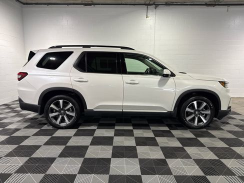 Used 2025 Honda Pilot Touring image 8