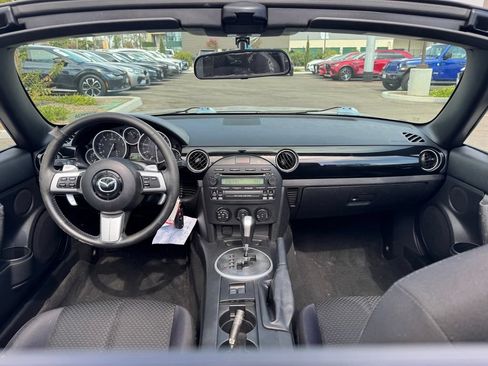 Used 2006 MAZDA MX-5 Miata Sport RWD image 12