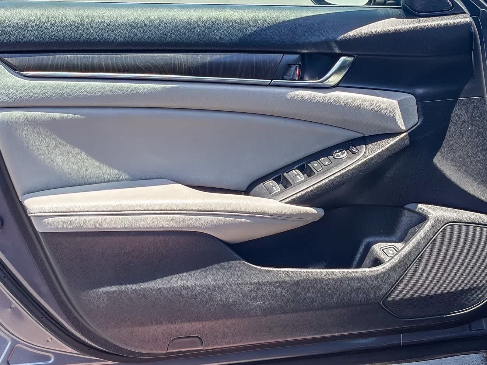 Used 2020 Honda Accord EX image 18