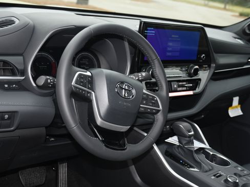 New 2026 Toyota Highlander XSE AWD/4WD image 4