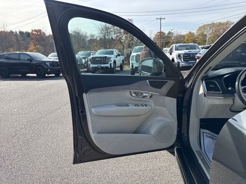 Used 2023 Volvo XC90 B6 Plus w/ Protection Package image 18