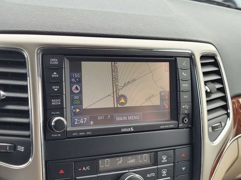 Used 2011 Jeep Grand Cherokee Limited w/ Luxury Group II AWD/4WD image 9