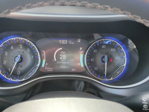 Used 2022 Chrysler Pacifica Touring-L FWD image 21