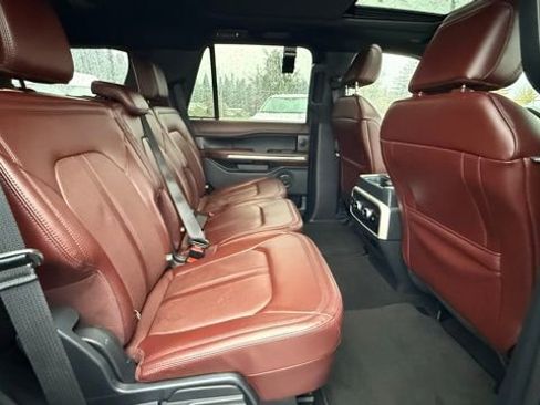 Used 2024 Ford Expedition Limited image 19