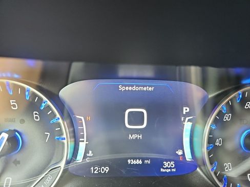 Used 2022 Chrysler Pacifica Touring-L FWD image 18