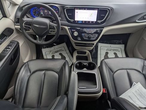 Used 2023 Chrysler Pacifica Touring-L FWD image 27