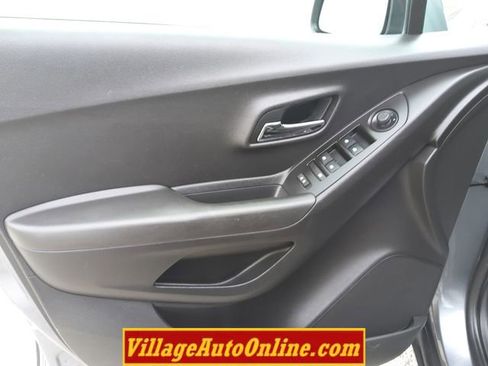 Used 2019 Chevrolet Trax LT w/ LT Convenience Package FWD image 22