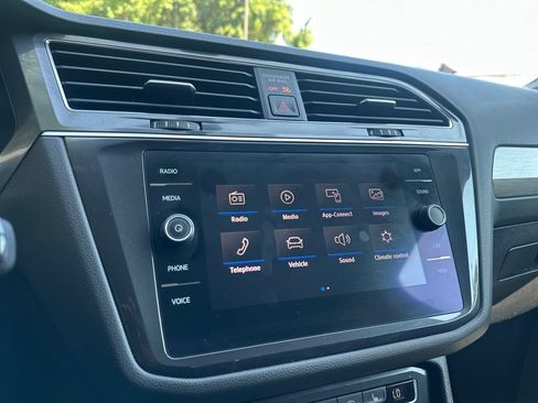 Used 2019 Volkswagen Tiguan SE AWD/4WD image 14