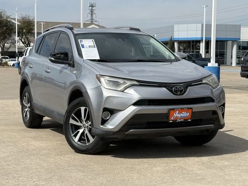 Used 2018 Toyota RAV4 XLE image 2