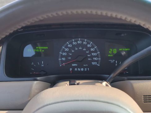 Used 2000 Lincoln Town Car Signature RWD image 30