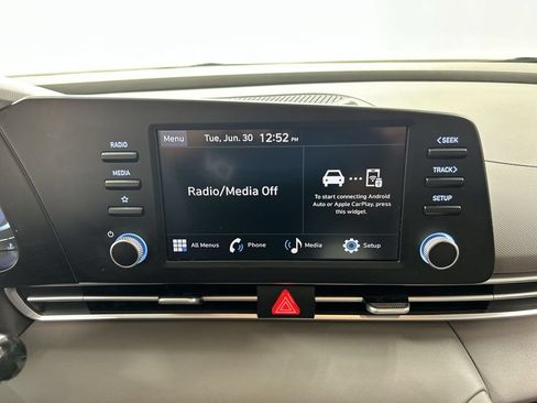 Used 2025 Hyundai Elantra SE FWD image 14
