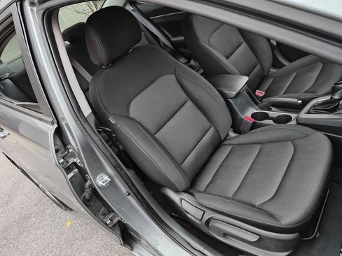Used 2017 Hyundai Elantra Value Edition FWD image 19