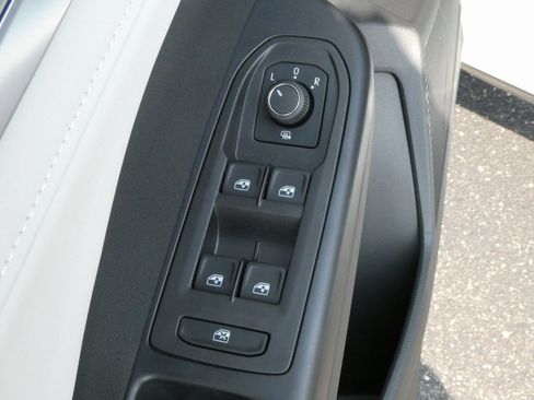 New 2025 Volkswagen Taos SE image 26