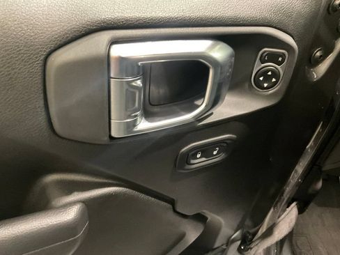 Used 2025 Jeep Wrangler Sport AWD/4WD image 7