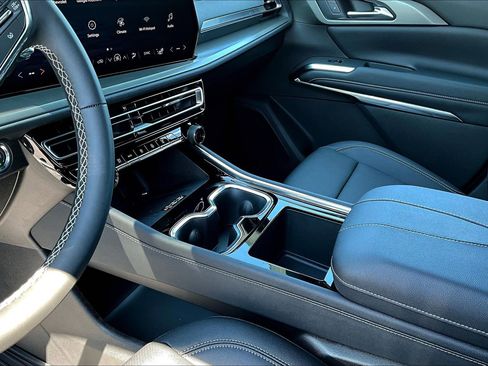 New 2026 Chevrolet Traverse LT image 12