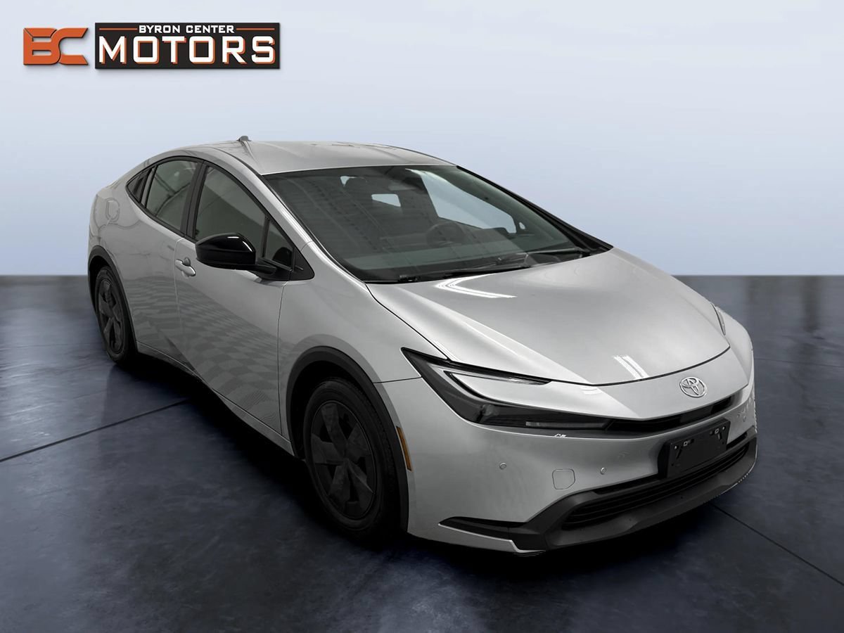 Used 2025 Toyota Prius LE FWD image 7