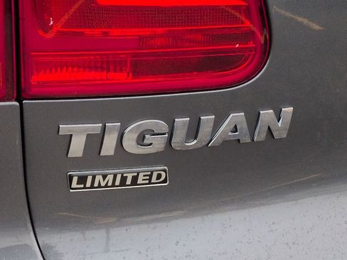 Used 2018 Volkswagen Tiguan Limited image 13