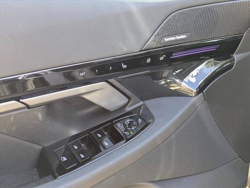 Used 2026 BMW 530i w/ Premium Package RWD image 8