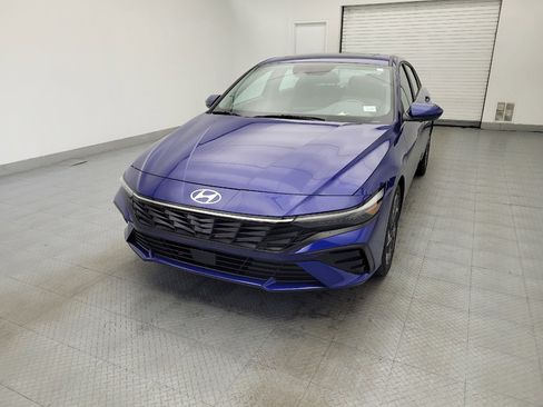 Used 2025 Hyundai Elantra SEL image 15