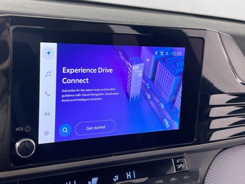 Used 2025 Toyota Camry SE image 14