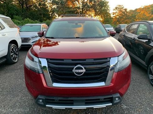 Used 2022 Nissan Pathfinder Platinum w/ Cargo Package AWD/4WD image 3