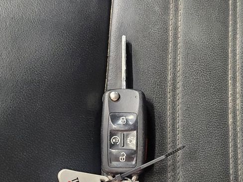 Used 2017 Volkswagen Passat 3.6 SEL Premium image 32