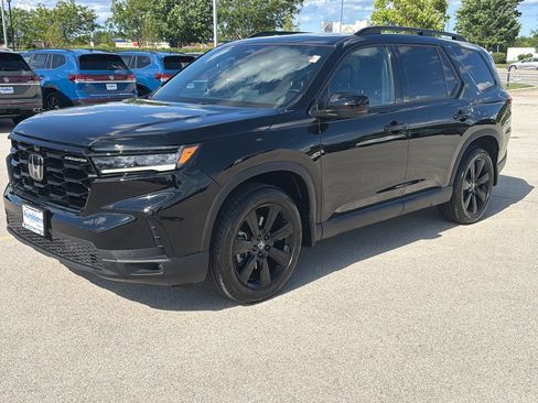 Used 2025 Honda Pilot Black Edition image 3