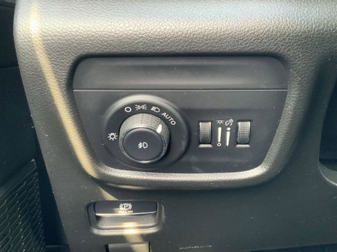 Used 2023 Jeep Grand Cherokee L Overland w/ Advanced Protech Group III AWD/4WD image 35