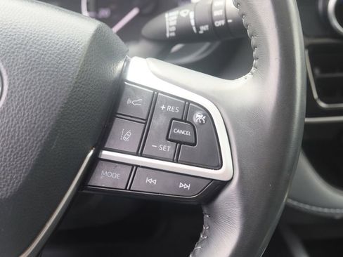 Used 2024 Toyota Highlander XLE AWD/4WD image 19