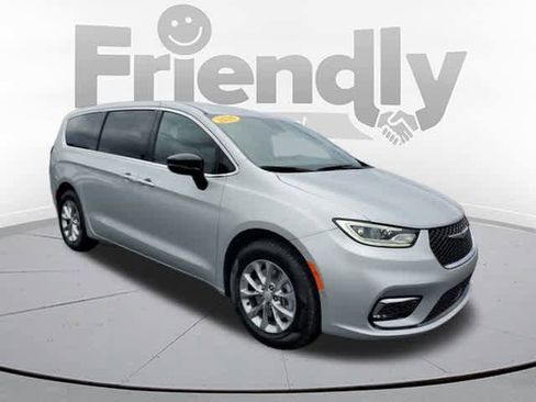 New 2026 Chrysler Pacifica Select image 7