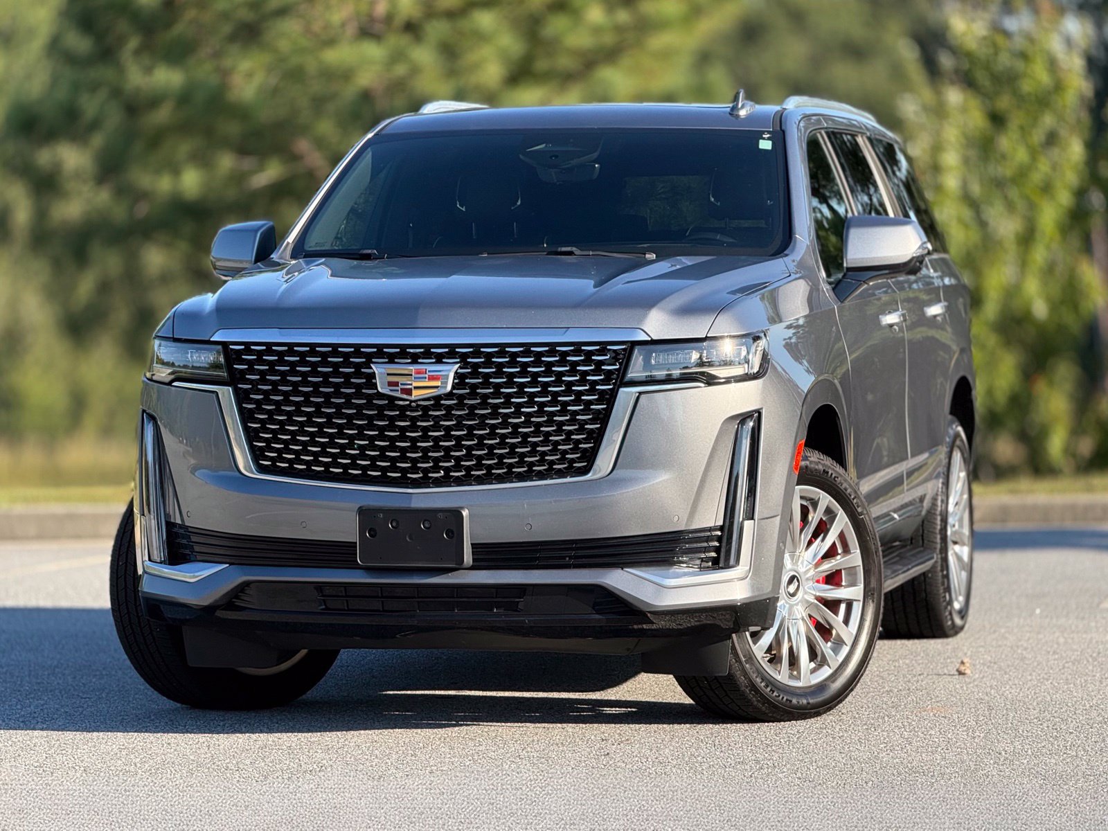 Used 2022 Cadillac Escalade Premium Luxury AWD/4WD image 2