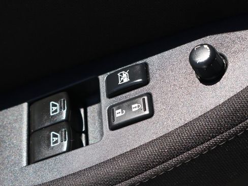 Used 2017 Nissan 370Z Coupe RWD image 17