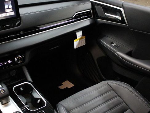 New 2025 Mitsubishi Outlander SE image 24