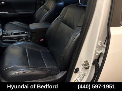 Used 2020 Toyota Tacoma TRD Sport w/ TRD Premium Sport Package AWD/4WD image 12