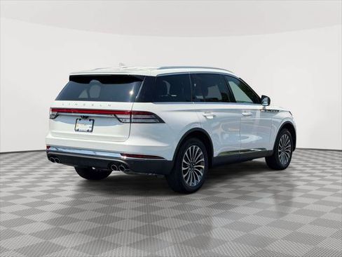 Used 2024 Lincoln Aviator Reserve w/ Elements Package Plus AWD/4WD image 3