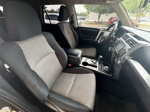 Used 2018 Toyota 4Runner SR5 AWD/4WD image 28