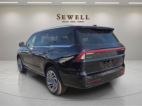 New 2025 Lincoln Navigator Reserve image 3