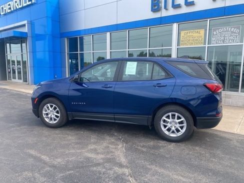Used 2022 Chevrolet Equinox LS AWD/4WD image 2