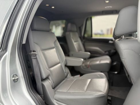 Used 2020 Chevrolet Tahoe LT w/ Luxury Package RWD image 27