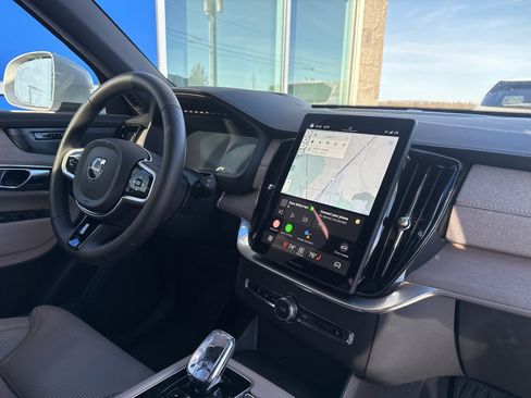 Used 2025 Volvo XC90 T8 Ultra w/ Protection Package Premier image 13